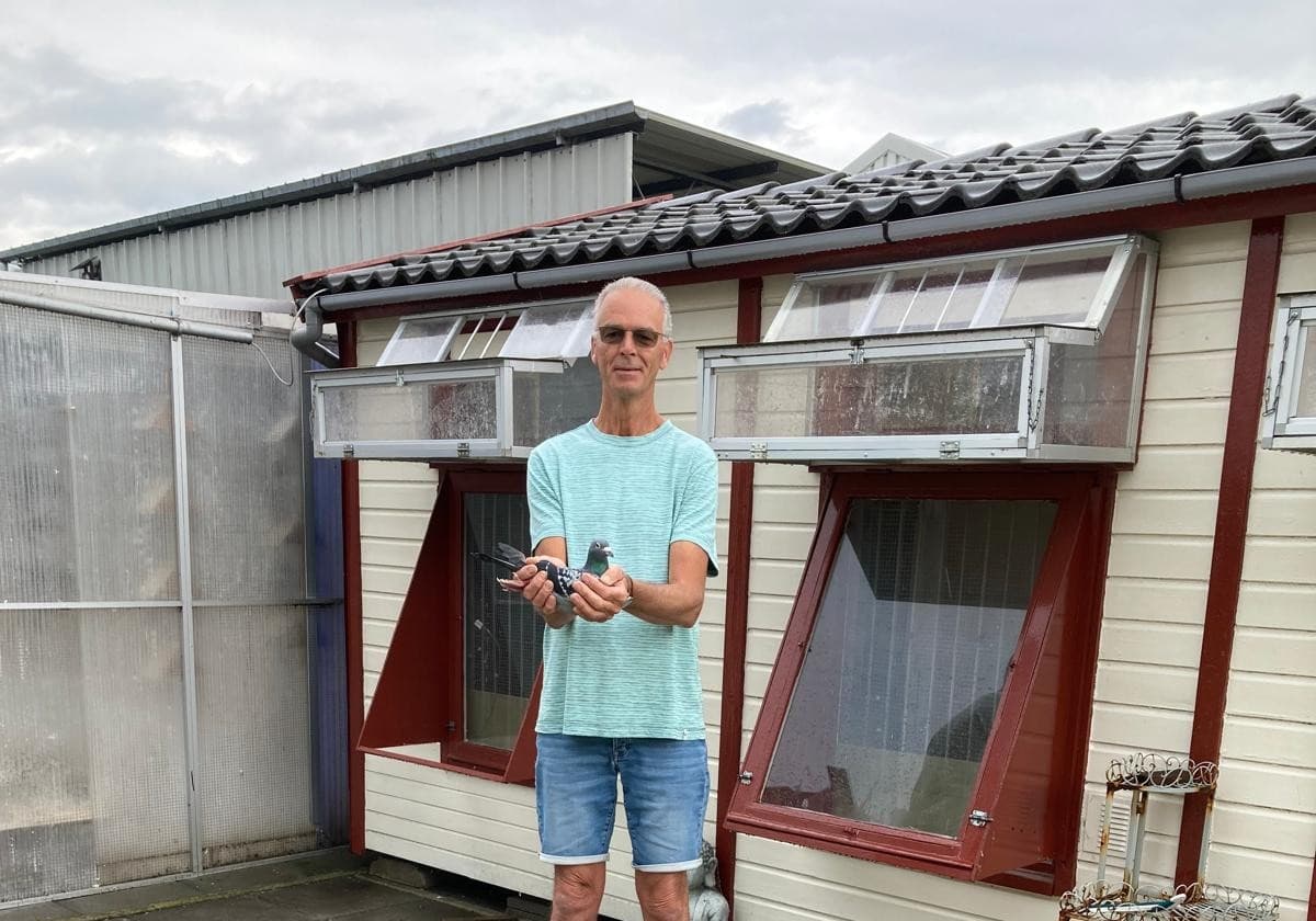 Ad Van Der Meer ('S Gravenzande NL) wint 1e en 2e Provinciaal (Zuid- Holland) Pont-Saint-Maxence tegen 8.071 duiven.